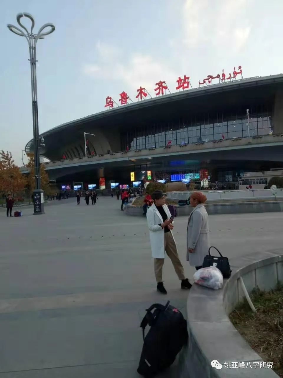 客厅沙发摆放风水图片_客厅沙发风水禁忌_客厅沙发l形风水